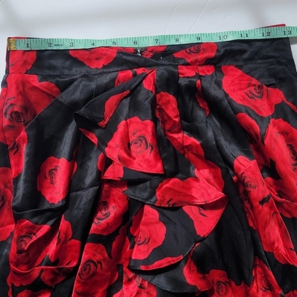 Bebe Floral Mini Skirt/size 0 - Picture 6 of 11